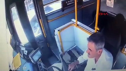 Trafikte özel halk otobüsü şoförüne kurşun yağdırdı