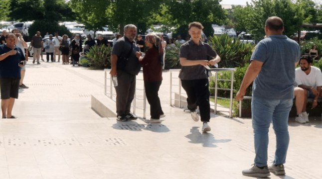 Velilerin alkışlı desteğiyle son saniyede salona giriş yaptı