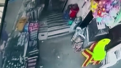 Esenyurt'ta otomobil kırtasiye dükkanına daldı! Ölümden kıl payı kurtuldu!