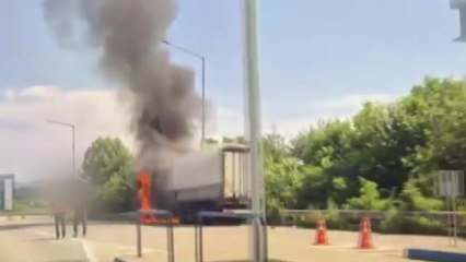 중부고속 증평 나들목 화물차 불...인명피해 없어 / YTN