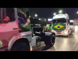 Bolsonaristas invadem Esplanada sem reação da PM do DF