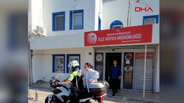 Bodrum'da kimliğini unutan öğrenciyi sınava trafik polisi yetiştirdi