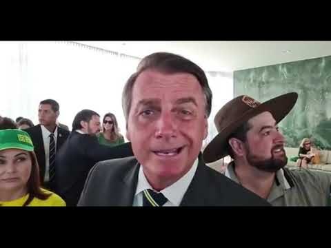 Bolsonaro volta a ameaçar Barroso e Moraes e diz que ministros precisam “entrar nos eixos”