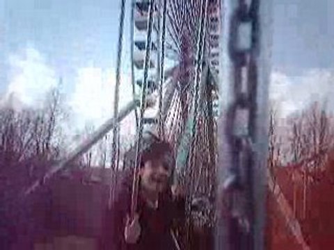 Walibi dans les Balançoire avec Laura et Ashley le 12 Avril
