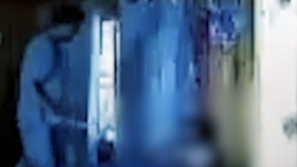 डॉक्टर ने जिस बेटी को लिया था गोद, उसे डंडे से पीटा, Video