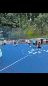Lamine Yamal jugando al fútbol en una Favela de Brasil