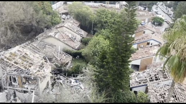 Tel Aviv colpita dai missili iraniani dopo l'attacco Usa