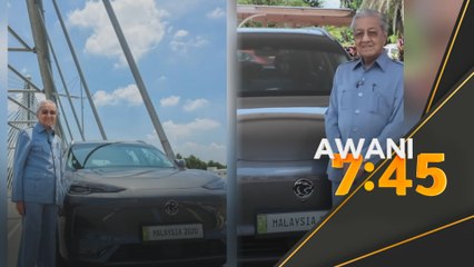 Tun M curi perhatian pandu Proton e.MAS 7 pada usia hampir 100 tahun