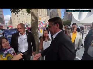 Claque de Bolsonaro aparece para apoiá lo em Nova York