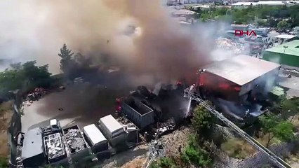 İstanbul'da geri dönüşüm tesisinde yangın! Rüzgarın etkisiyle büyüdü