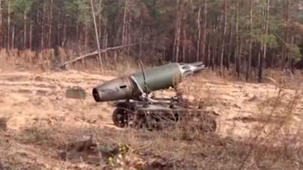 Video mostra la 93ª Brigata ucraina utilizzare un drone terrestre con lanciarazzi
