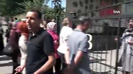 Yarım Saat Erken Geldi, Yine Yetişemedi! Genç Kız AYT Kapısından Döndü