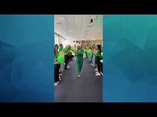 Um dia depois da CPI, Hang é ovacionado e pula e dança com funcionários