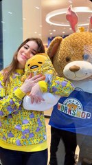 J'ai créé ma propre peluche Gudetama chez Build-A-Bear ! 🧸