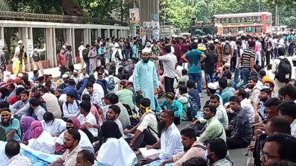 ১৮তম শিক্ষক নিবন্ধন পরীক্ষায় ভাইবা থেকে অকৃতকার্যদের অবস্থান কর্মসূচি