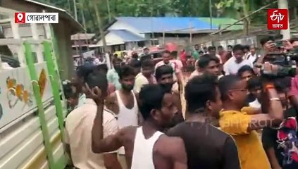 ৰাইজৰ ৰুদ্ৰমূৰ্তি দেখি সাংসদ ৰকিবুল হুছেইনৰ পলায়ন