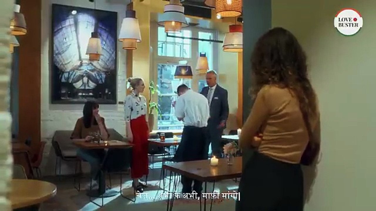 अमीर लड़के ने मुझे पब्लिक में किस किया _hindi