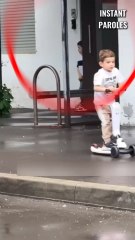 L’émotion de ce petit garçon en revoyant son grand frère après deux semaines sans s’être vus