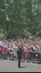 Locura de recibimiento en Charlotte al bus del Madrid