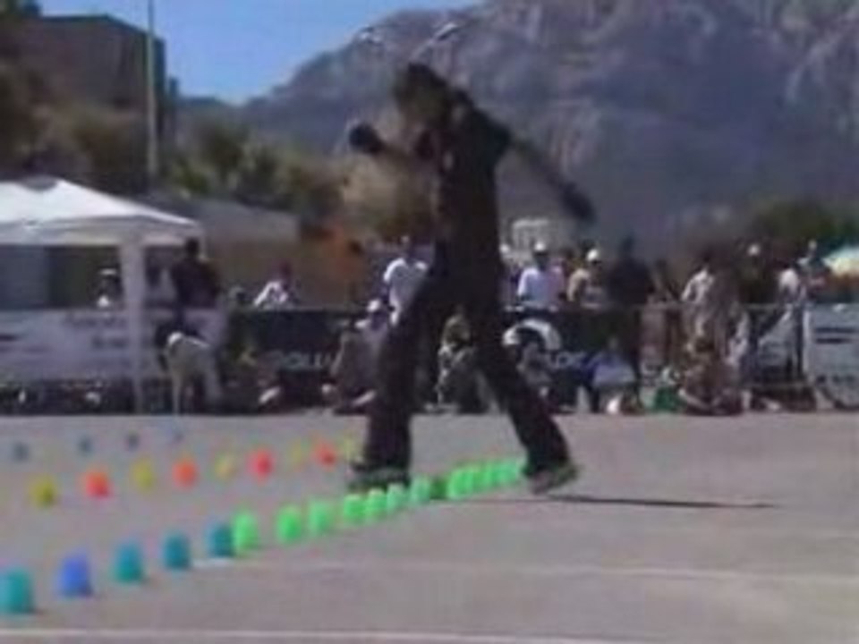 Slalom free style skating roller