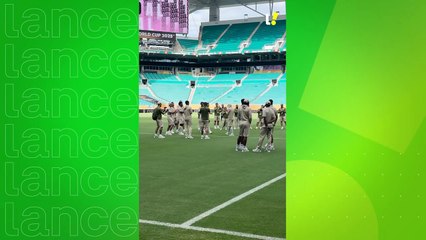 Jogadores do Palmeiras cantam parabéns para Maurício