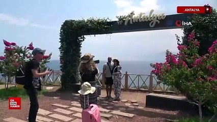 Antalya'da sıcaklıklar 33 dereceyi gösterdi: Konyaaltı Sahili'nden yoğunluk oluştu