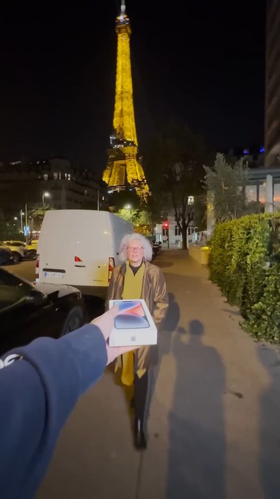 randomly giveaway iphone and earpods to public 🥰 #mrbeast #giveaway