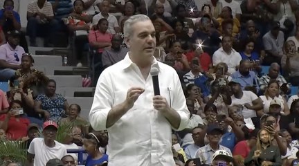 Abinader entrega 1,600 títulos de propiedad en La Romana