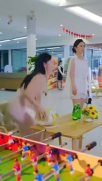 She was forced to marry a playboy who changed 52 lovers in a year. Everyone laughed at her for being a widow. But she turned around and flirted with the aloof Gaolingzhihua. The president was obsessed with her and was willing to be her mistress. He broke