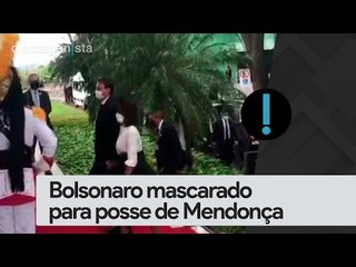 De máscara, Bolsonaro chega para a posse de Mendonça no STF