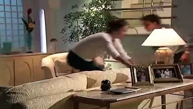 Novela Por Amor (1997) - Marcelo invade apartamento e ele e Eduarda brigam de novo