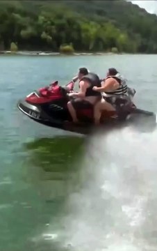 I would have stepped on the gas even more in his place 😳