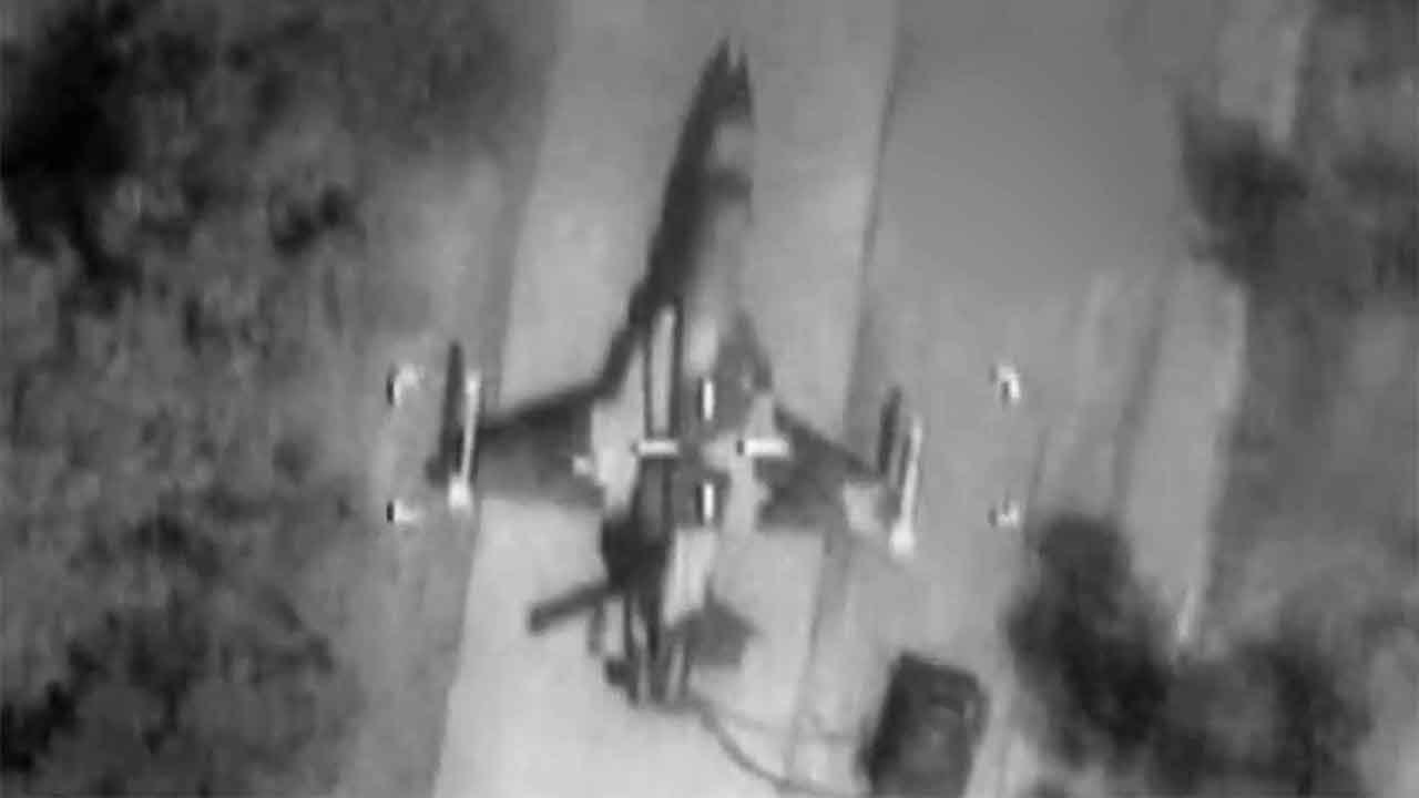 Video: israelische luftwaffe zerstört iranische f-5-kampfjets
