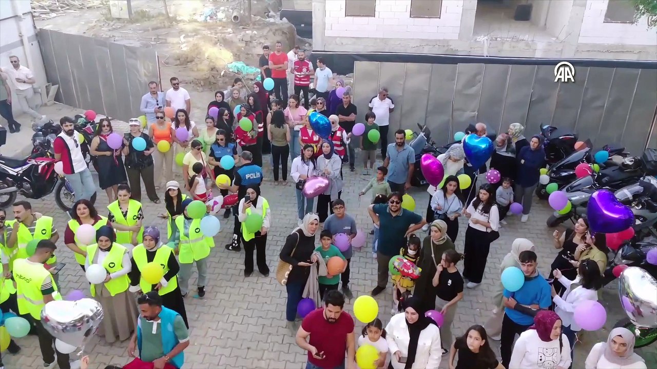 Van'da lösemi tedavisi gören çocuklar için gökyüzüne balonlar bırakıldı