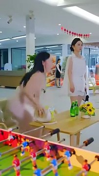 She was forced to marry a playboy who changed 52 lovers in a year. Everyone laughed at her for being a widow. But she turned around and flirted with the aloof Gaolingzhihua. The president was obsessed with her and was willing to be her mistress. He broke