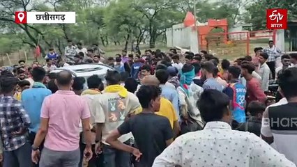 छपाक से नदी में गिरी कार, रेस्क्यू कर कार को निकाला गया बाहर