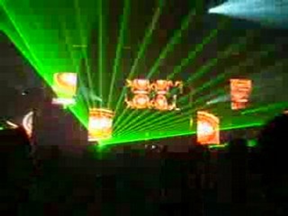 Bassleader 2008 The stunned guys en salle hardcore