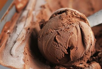 Cette glace au chocolat est la meilleure au supermarché, selon Yuka, notée 75/100, elle est jugée « excellente »