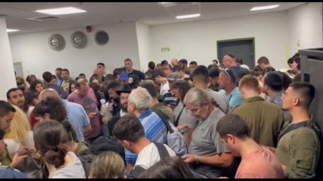 Missili dall'Iran, a Tel Aviv abitanti si rifugiano nella stazione