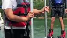 Wow! The water flyer takes off with Chubby and turns into a “little water drinker”! It's so funny!