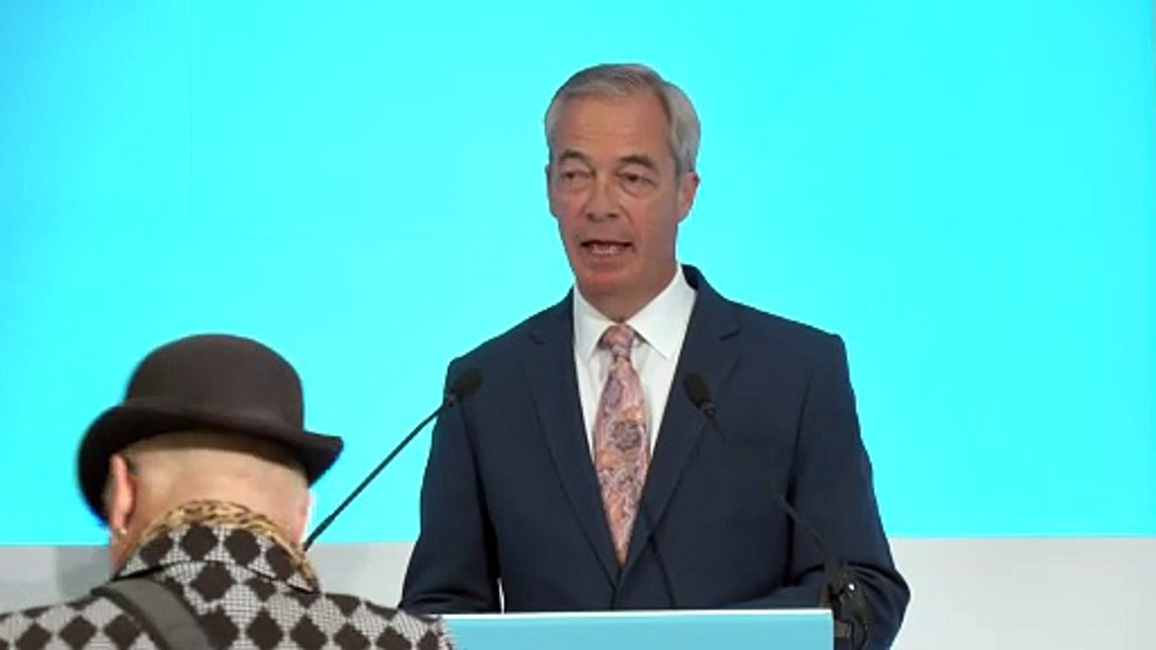 Nigel Farage backs US strikes on Iran and blasts UK govt