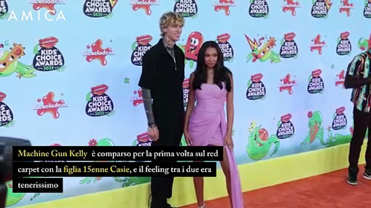 Una coppia? No, padre e figlia: il primo red carpet di Machine Gun Kelly con Casie