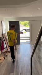 He shoots, he scores 😂😂