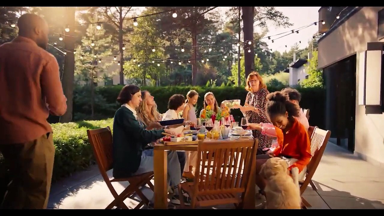 Hosting a Backyard Party with Outdoor Enclosures - Enclosure Guy