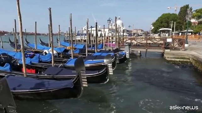 Anti-Bezos: lo striscione di Greenpeace Italia a Venezia in piazza San Marco