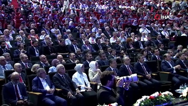 Cumhurbaşkanı Erdoğan: Bizim iktidarımızla milletimiz uzun yıllar sonra kendine hizmet eden, halkına hizmet eden anlayış ile tanıştı. Devlet ile millet arasına çekilen dikenli telleri birer birer kaldırdık.