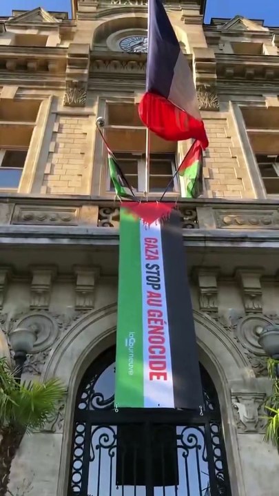 « Je veux une ville aux couleurs de la Palestine »   Le maire de La Courneuve distribue des drapeaux palestiniens à ses administrés pour sensibiliser sur le génocide en cours à Gaza.