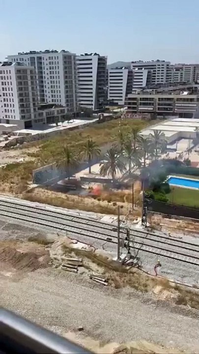 Incendio en Badalona provocado presuntamente por un petardo