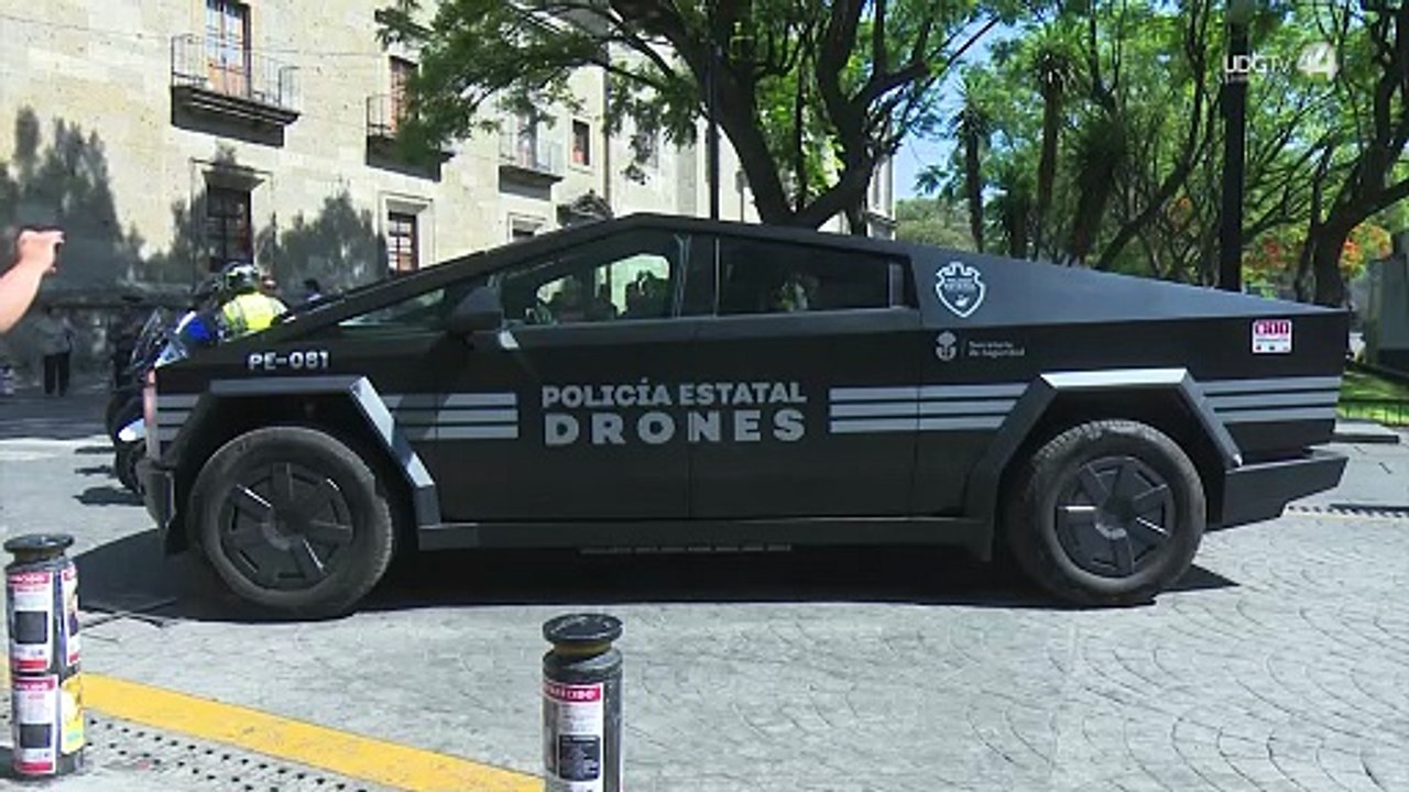 Las camionetas Cibertruck no eran óptimas para realizar labores policiales.