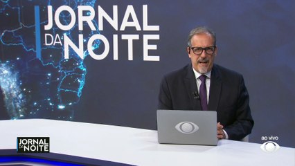 Time com 104 paraquedistas quebra recorde sul-americano nos EUA